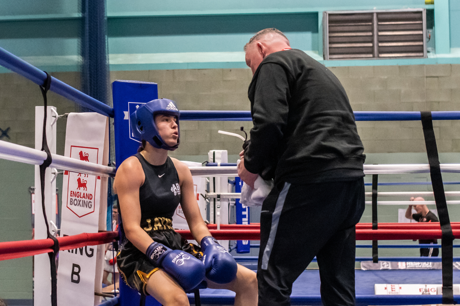 An all-women's championship brings female boxers to the ring